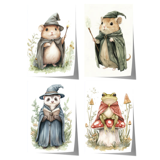 Vier liebevoll illustrierte Waldtiere – Maus, Frettchen, Hamster und Frosch – als magische Aquarellmotive für stilvolle Kinderzimmerwandkunst auf Baumwolle.