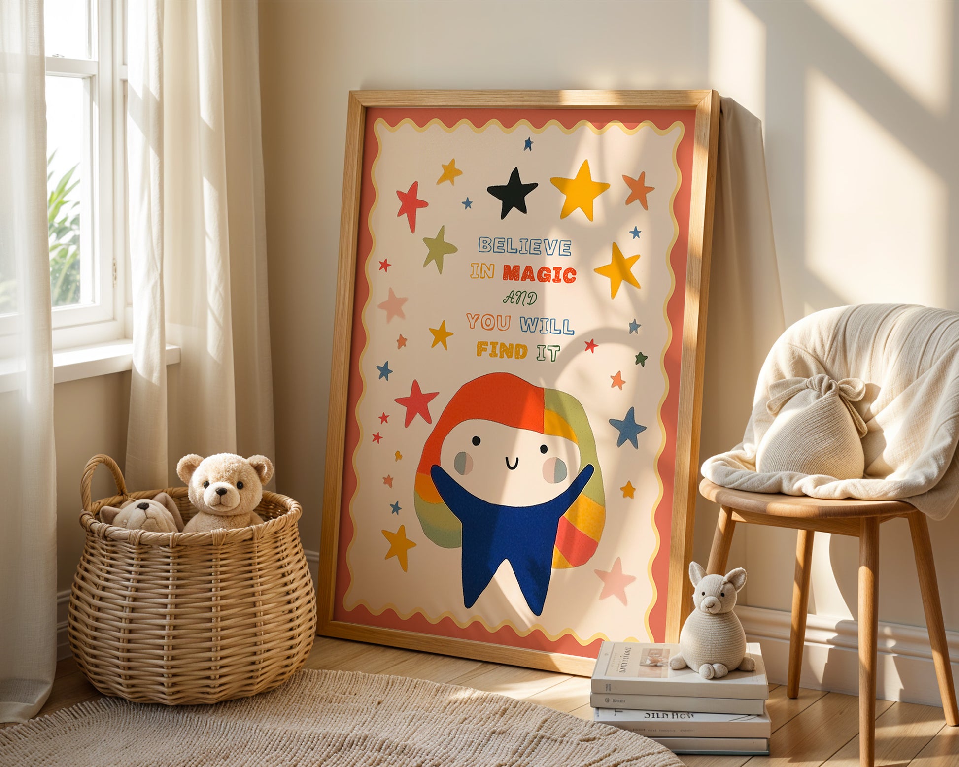 Das Poster "Believe in Magic" von justgoodmood erhellt das Kinderzimmer, umgeben von Spielzeug und einem gemütlichen Stuhl.
