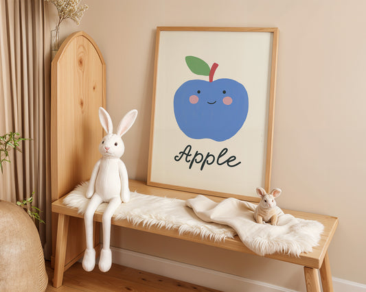 Lustiges Lernposter von justgoodmood mit einem blauen Apfel und einem freundlichen Gesicht, perfekt für jedes Kinderzimmer und eine charmante Geschenkidee!