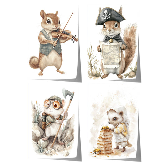 Vier liebevoll aquarellierte Waldtiere – Eichhörnchen mit Geige, Piratenkostüm, Abenteurer mit Axt und Igel mit Bienenstock als stilvolle Kinderzimmerkunst auf Baumwolle.
