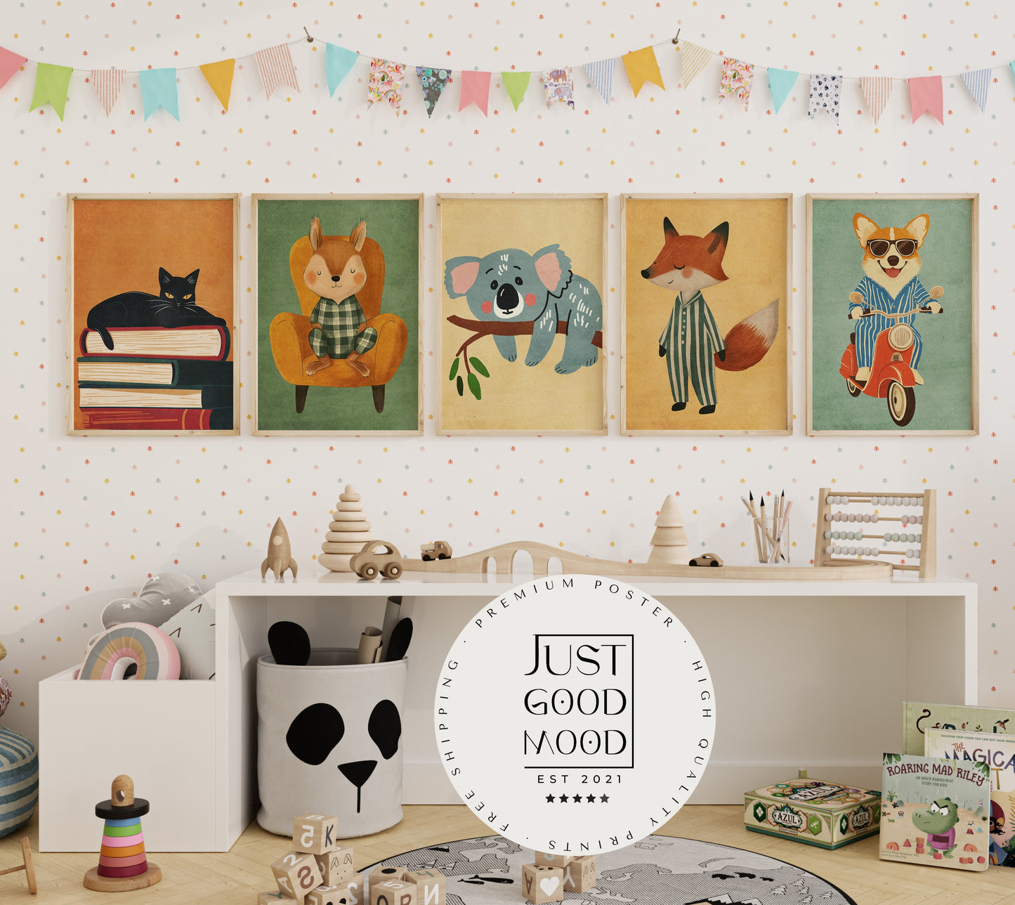 Schönes Poster Kinderzimmer von Justgoodmood mit liebevollen Tiermotiven: Fuchs, Koala, Corgi, Eichhörnchen und Katze, perfekt als Geschenkidee für Kinder.