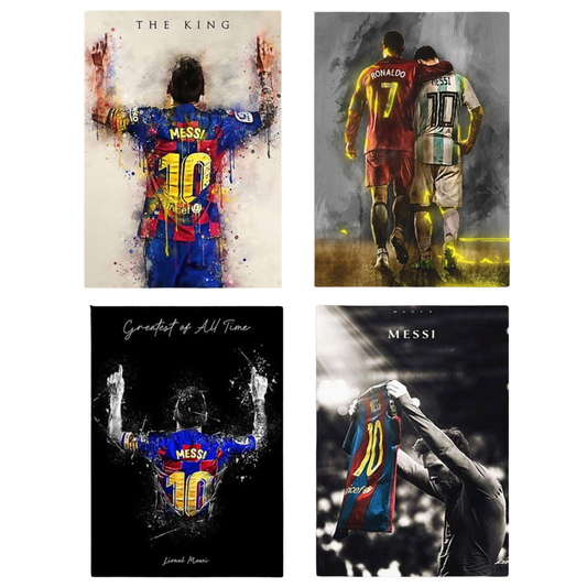 Vier hochwertige Poster in künstlerischem Stil zeigen Lionel Messi und Cristiano Ronaldo in dynamischen Fußballposen, gedruckt auf Premium-Baumwollleinwand.