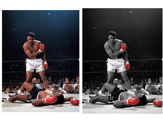 Zweifache Darstellung einer berühmten Boxerszene mit Muhammad Ali, farbig und schwarz-weiß, als hochwertiger Kunstdruck auf Baumwolle.