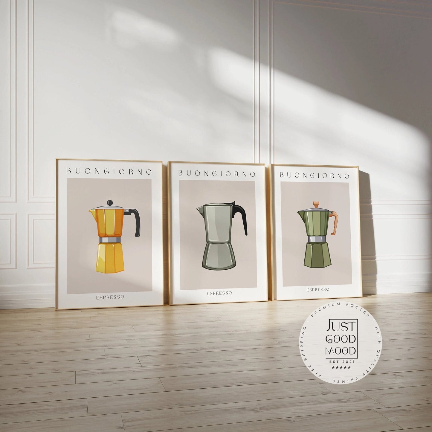 Küche Wand Kunst Poster von JUSTGOODMOOD, Moka Espresso Wandkunst mit bunten Espressokannen in gold, grün und grau, ideal für Kaffee-Liebhaber und als Geschenk.