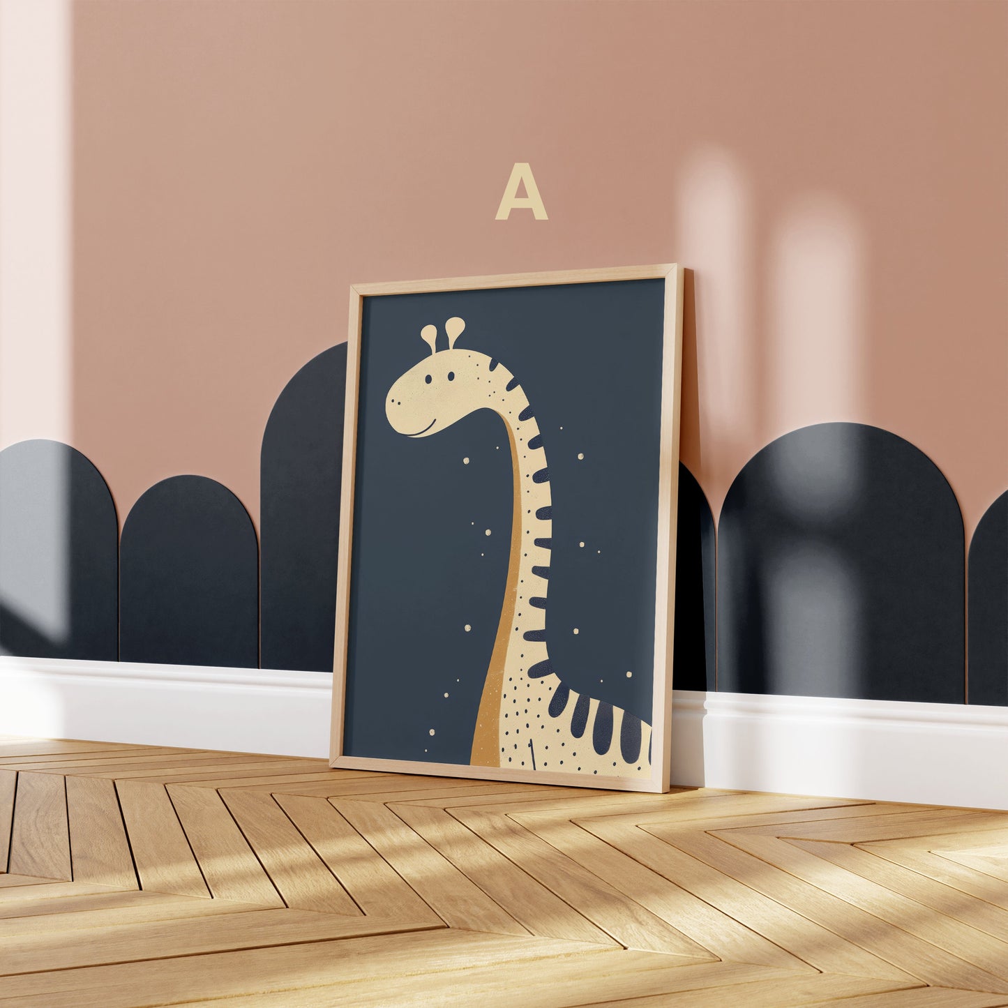 Kreatives Giraffen-Poster von JUSTGOODMOOD, das einen langhalsigen Dino zeigt und ideal für die Gestaltung von Kinderzimmern als Geschenkidee ist.
