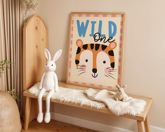 Poster Kinderzimmer Tiger · Wild One Schriftzug · Lustiges Tiermotiv · Dschungel Deko für Kinder · Geburtstagsbild · Dekoprint ohne Rahmen