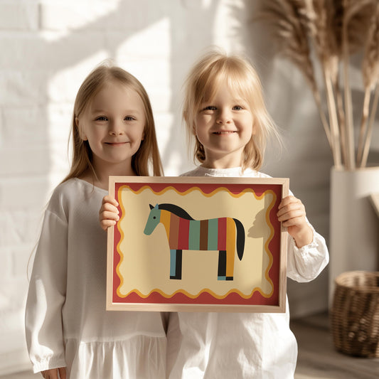 Poster Kinderzimmer Pferd · Bunt gestreiftes Pferd · Farbenfrohe Deko für Mädchen & Jungen · Fröhliches Tierposter Dekoprint ohne Rahmen