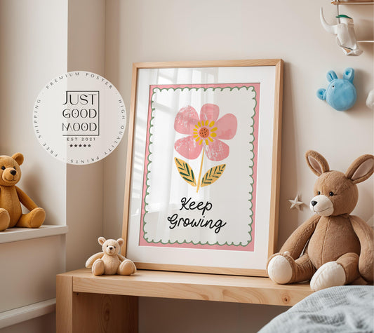 Poster Kinderzimmer Blume · Keep Growing Spruch · Liebevolle Deko mit Botschaft · Pastellfarben & Naturmotiv · Dekoprint ohne Rahmen