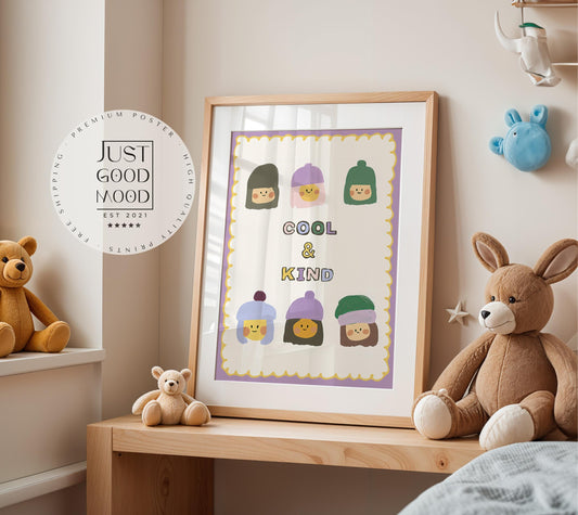 Poster Kinderzimmer · Cool Kind Spruch mit Mützen Figuren · Winterliche Wanddeko für Kinder · Liebevoll & modern · Dekoprint ohne Rahmen