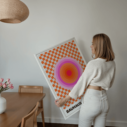 Poster Bauhaus Abstrakte Kunst · Pink Orange Kreis auf Schachbrett Muster · Modernes Retro Design Wandbild · Deko Print ohne Rahmen - justgoodmood