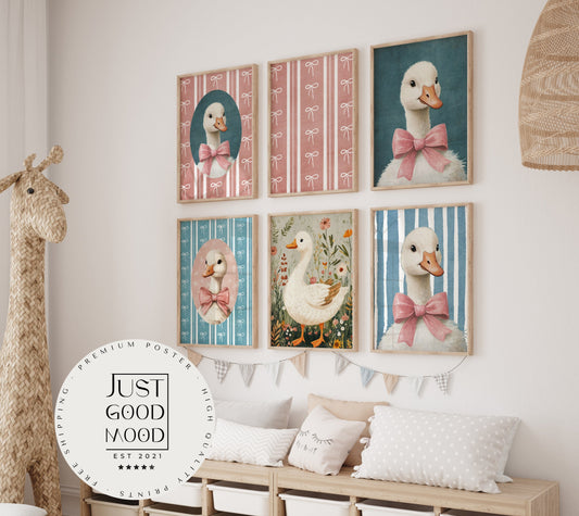 Poster Kinderzimmer Gänse mit Schleife · Geschenkidee für Kinder · Rosa & Blau · Bauernhof Deko Print ohne Rahmen - justgoodmood