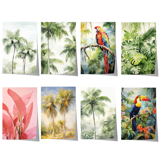 Acht tropische Poster mit Papagei, Tukan, Palmen, Monstera-Blättern, rosa Bananenblättern und Dschungellandschaften im Aquarellstil.