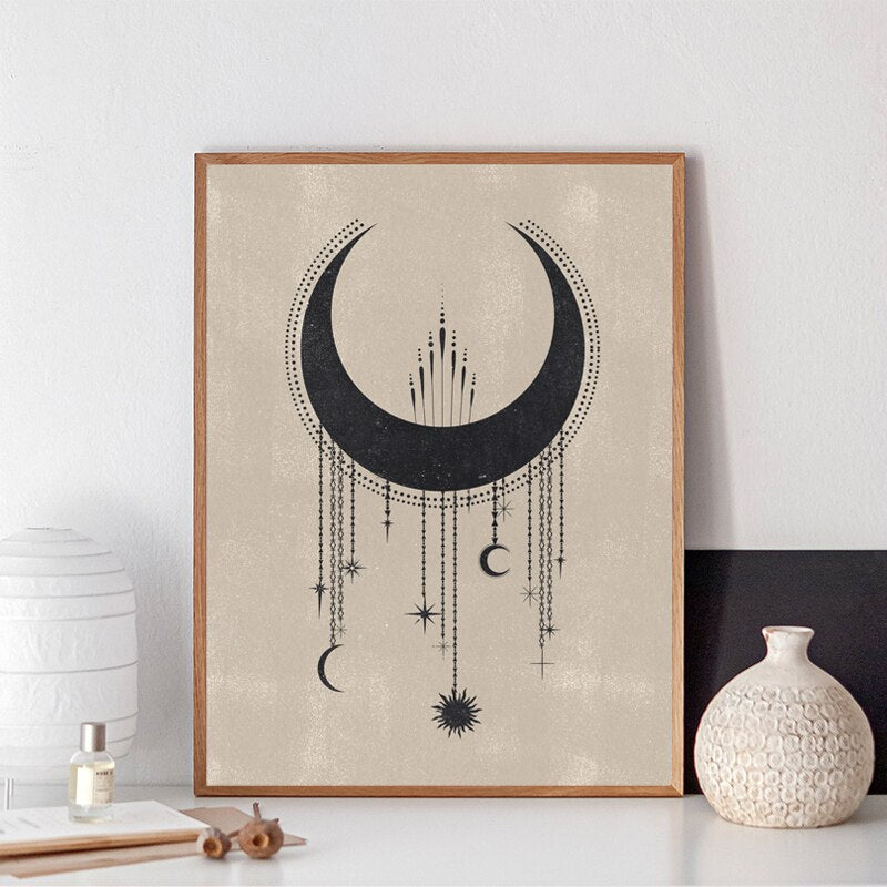 Stylischer Deko Print: Poster Mond Sterne Gold Schwarz von justgoodmood, präsentiert an einer Wand mit minimalistischem Holzrahmen.