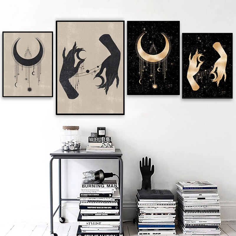 Schickes Poster Mond Sterne Gold Schwarz als Deko Print von justgoodmood zeigt ästhetische Illustrationen von Händen und Monden auf hochwertiger Leinwand, perfekt für stilvolle Wanddekoration.