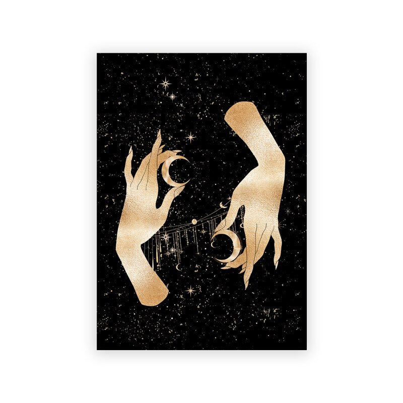 Poster Mond Sterne Gold Schwarz als Deko Print von justgoodmood, illustriert zwei elegante Hände auf einem tiefschwarzen Hintergrund, die glitzernde Monde halten.