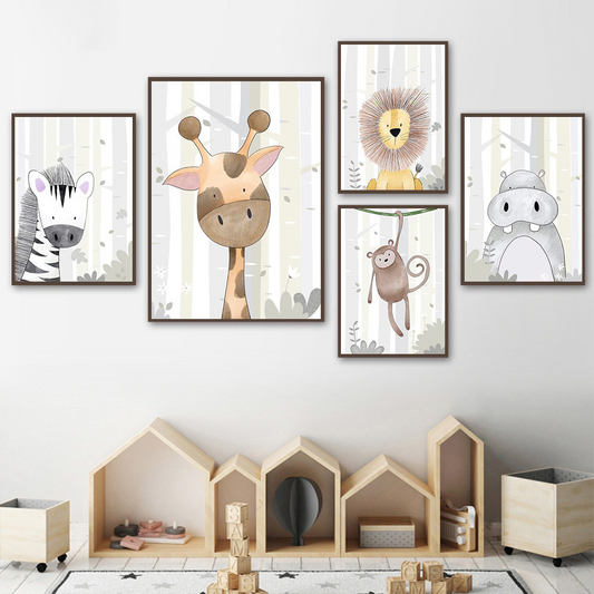 Tierposter für Kinderzimmer mit Giraffe, Löwe, Zebra, Affe und Nilpferd als Deko-Print von justgoodmood - bezaubernde Wandkunst für kleine Abenteurer.