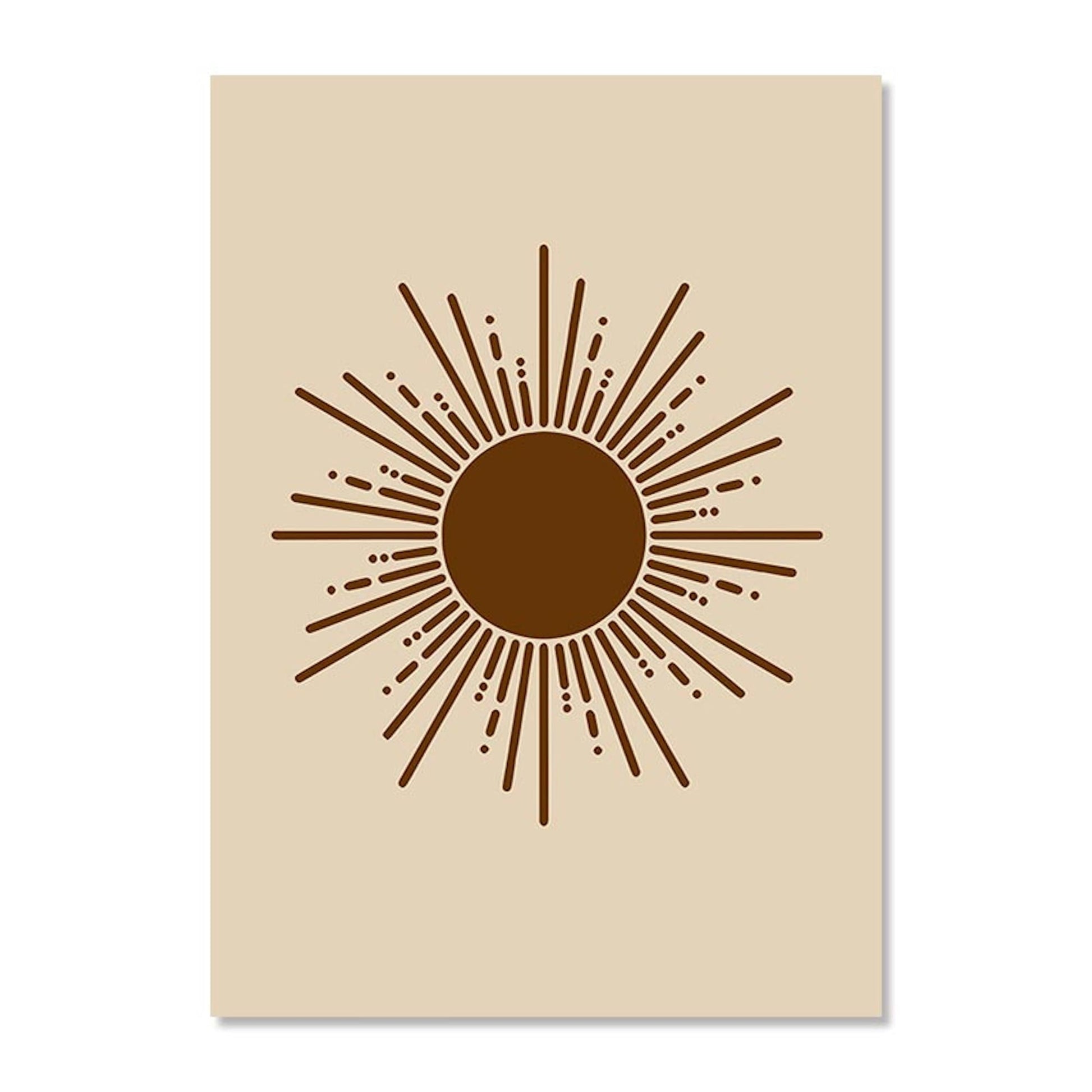Charmantes Boho Linien Abstrakt Botanik Poster von justgoodmood, das eine strahlende Sonnengrafik in warmen Brauntönen darstellt – perfektes Wandbild zur Aufhellung Ihres Wohnraums.