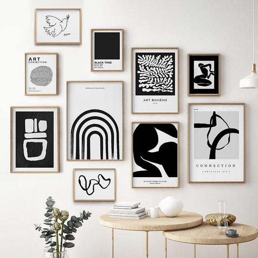 Stylisches Schwarz-Weiß Poster mit verschiedenen abstrakten Motiven, ideal für Wohnzimmer- und Schlafzimmer-Dekoration von justgoodmood. Poster Schwarz Weiß Abstrakt I Vintage I Wohnkultur.