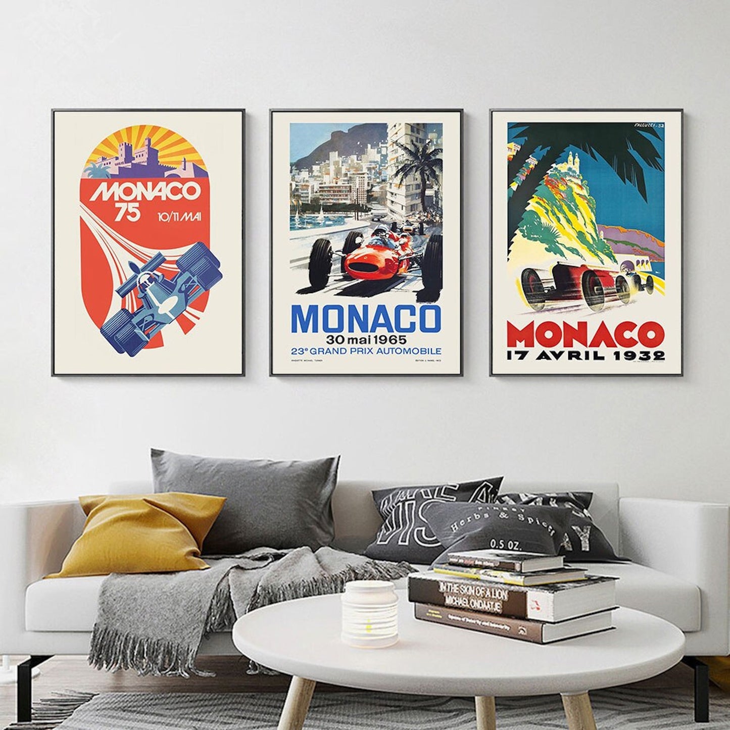 Gemütliches Wohnambiente mit dem Poster 'Monaco Rennwagen Formel 1 Grand Prix' von justgoodmood, ideal für Motorsportfans und Deko-Liebhaber.