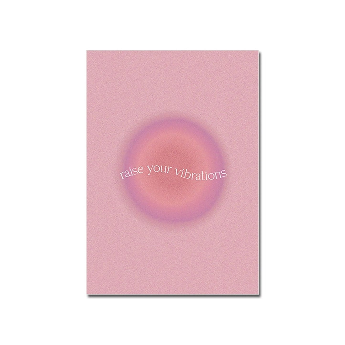 Motivierendes Poster 'Raise Your Vibrations' von justgoodmood, ein dekoratives Element, das Ihre Energie anhebt und inspiriert.