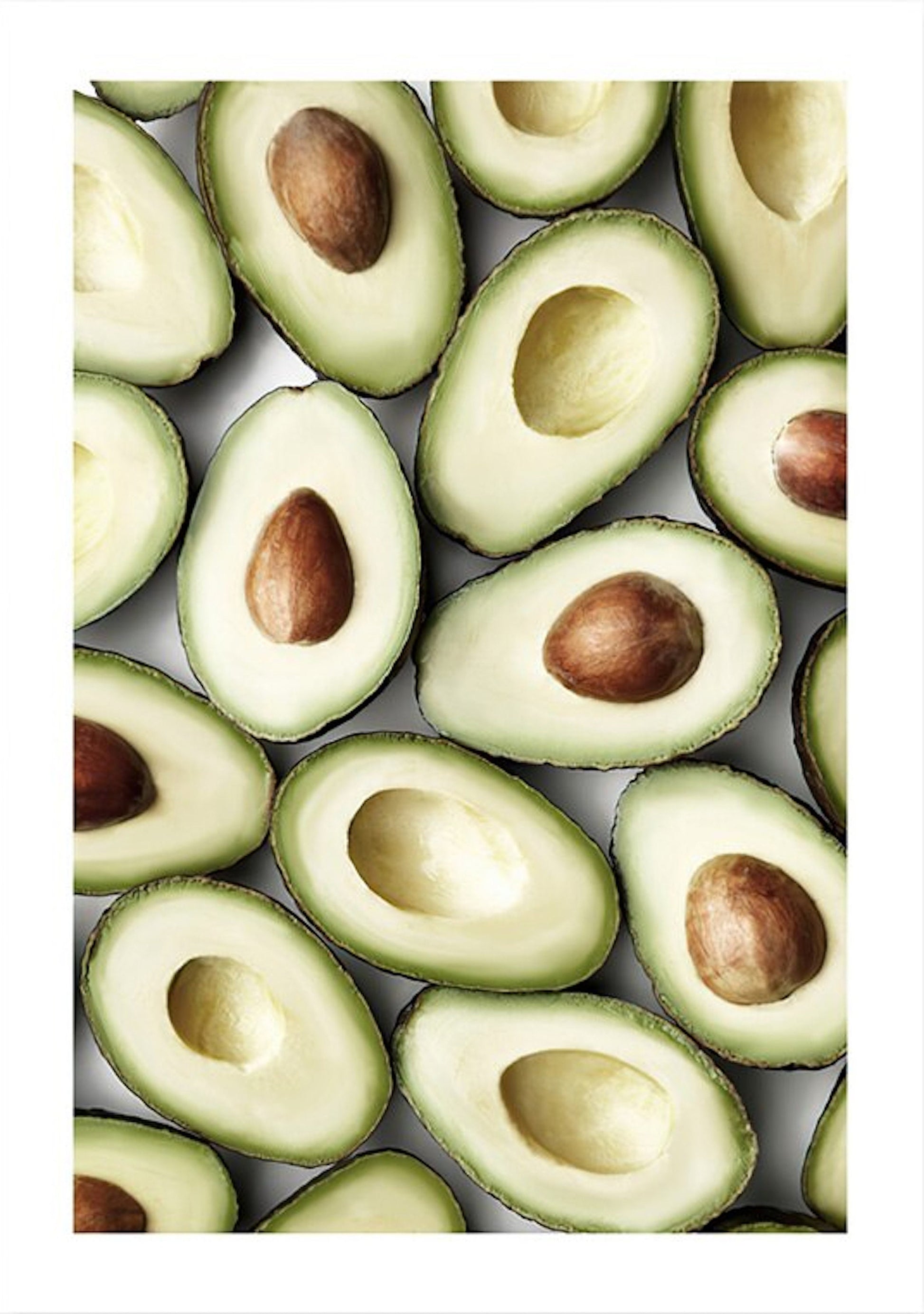 Leckere Avocado-Hälften auf einem Poster von justgoodmood, ideal für eine frische Wanddekoration mit dem Titel 'Poster Macaron und Avocado als Deko Print ohne Rahmen'.