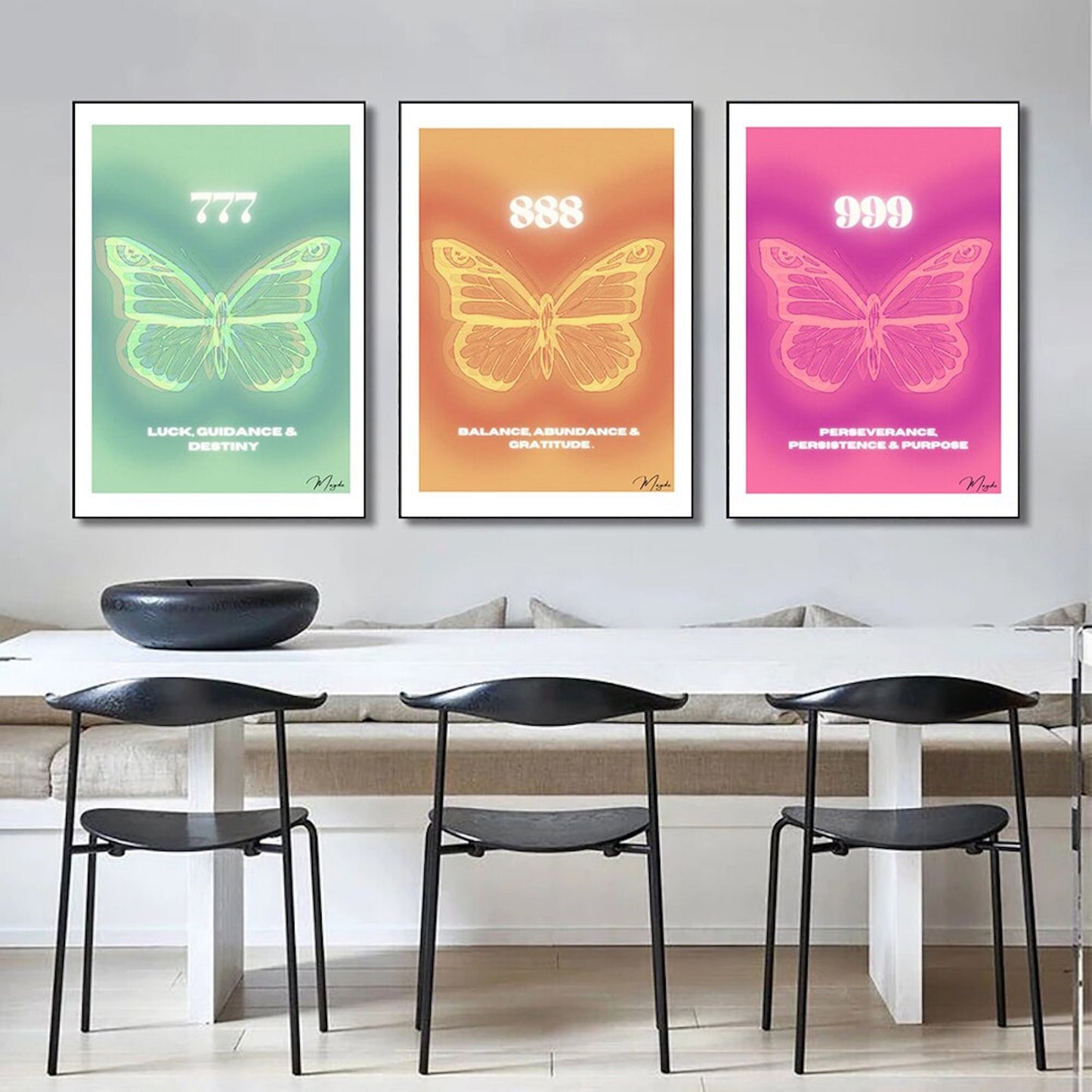 Stilvolles Poster von justgoodmood mit Engelszahlen 777, das Glück, Führung und Schicksal symbolisiert, ideal als Deko Print ohne Rahmen.