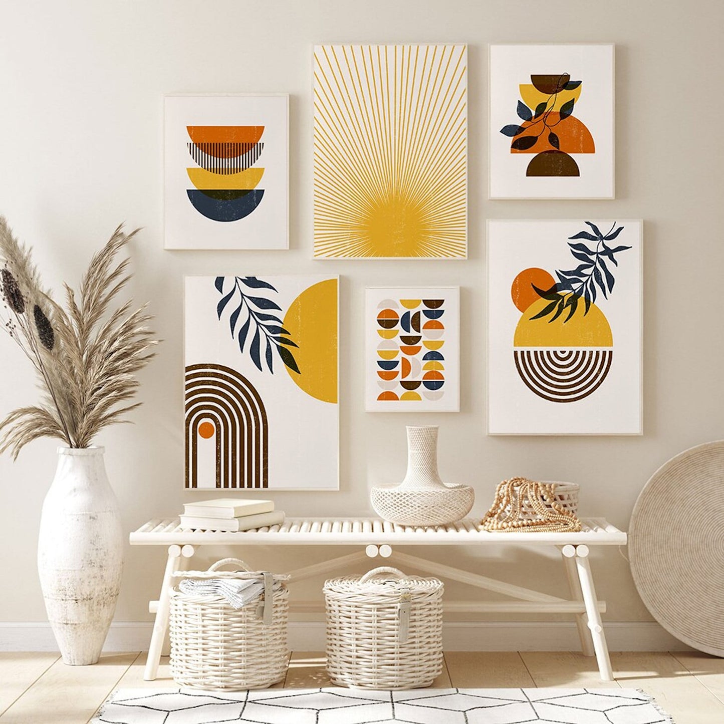 Fröhliches Boho Poster mit abstraktem Design von justgoodmood. Das Kunstwerk zeigt eine ansprechende Kombination aus Sonnenstrahlen und geometrischen Formen in warmen Gelbtönen.