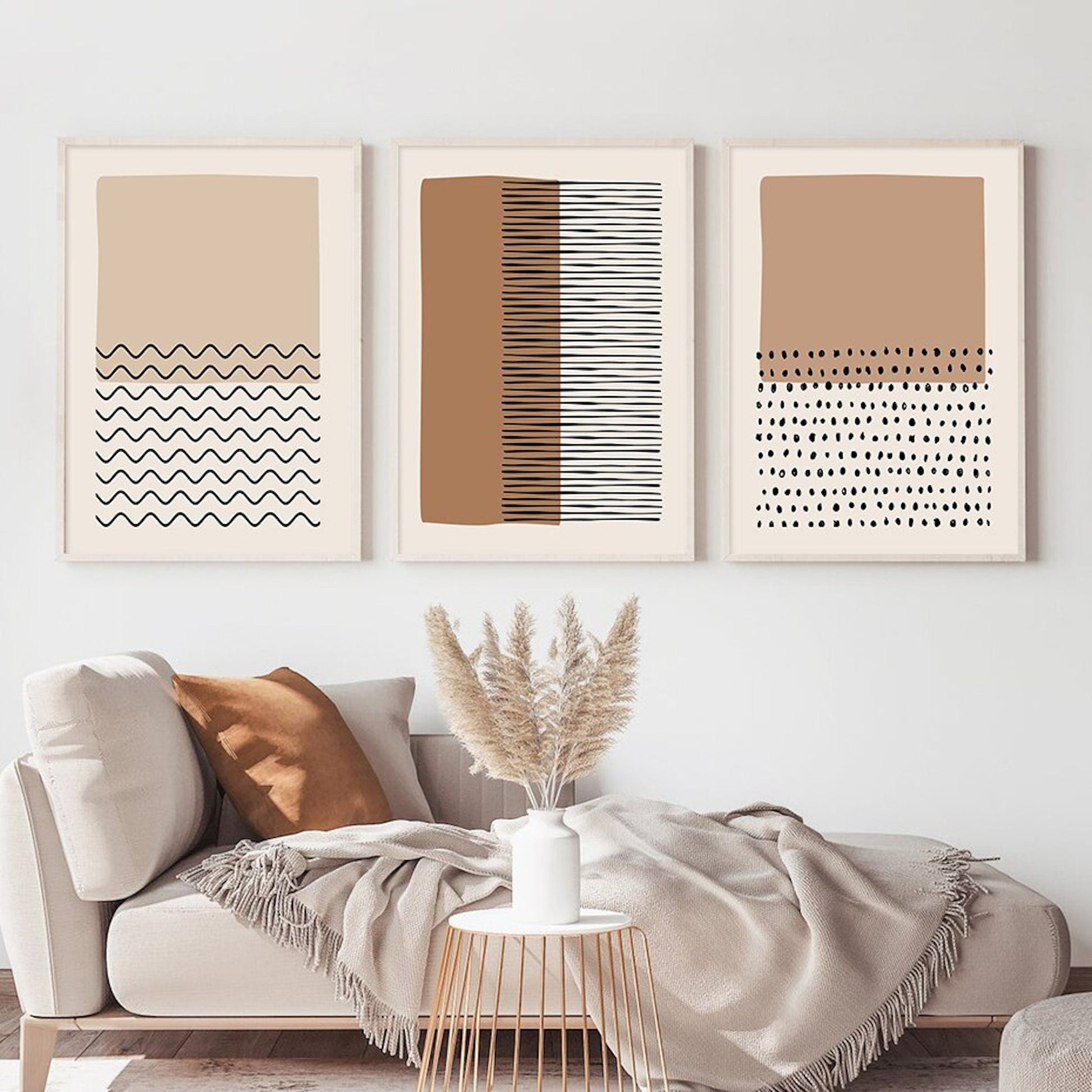 Kreative Wandgestaltung mit dem Poster "Abstrakte Formen in Beige Braun und Linien Punkt Muster als Deko Print ohne Rahmen" von justgoodmood, perfekt für einen gemütlichen Wohnbereich.