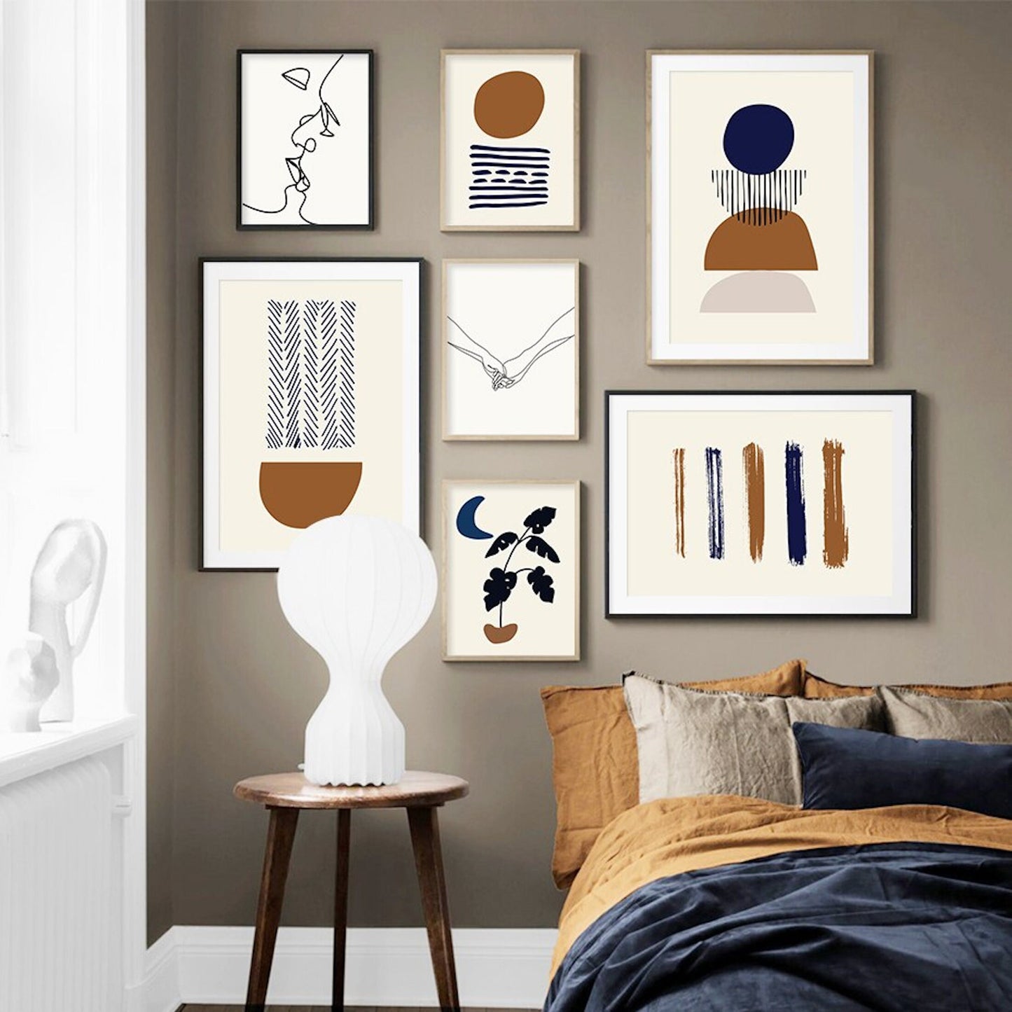 Wandgestaltung mit Boho Herz Linien Love Poster von justgoodmood, artvolle geometrische Formen in einem stilvollen Raum.