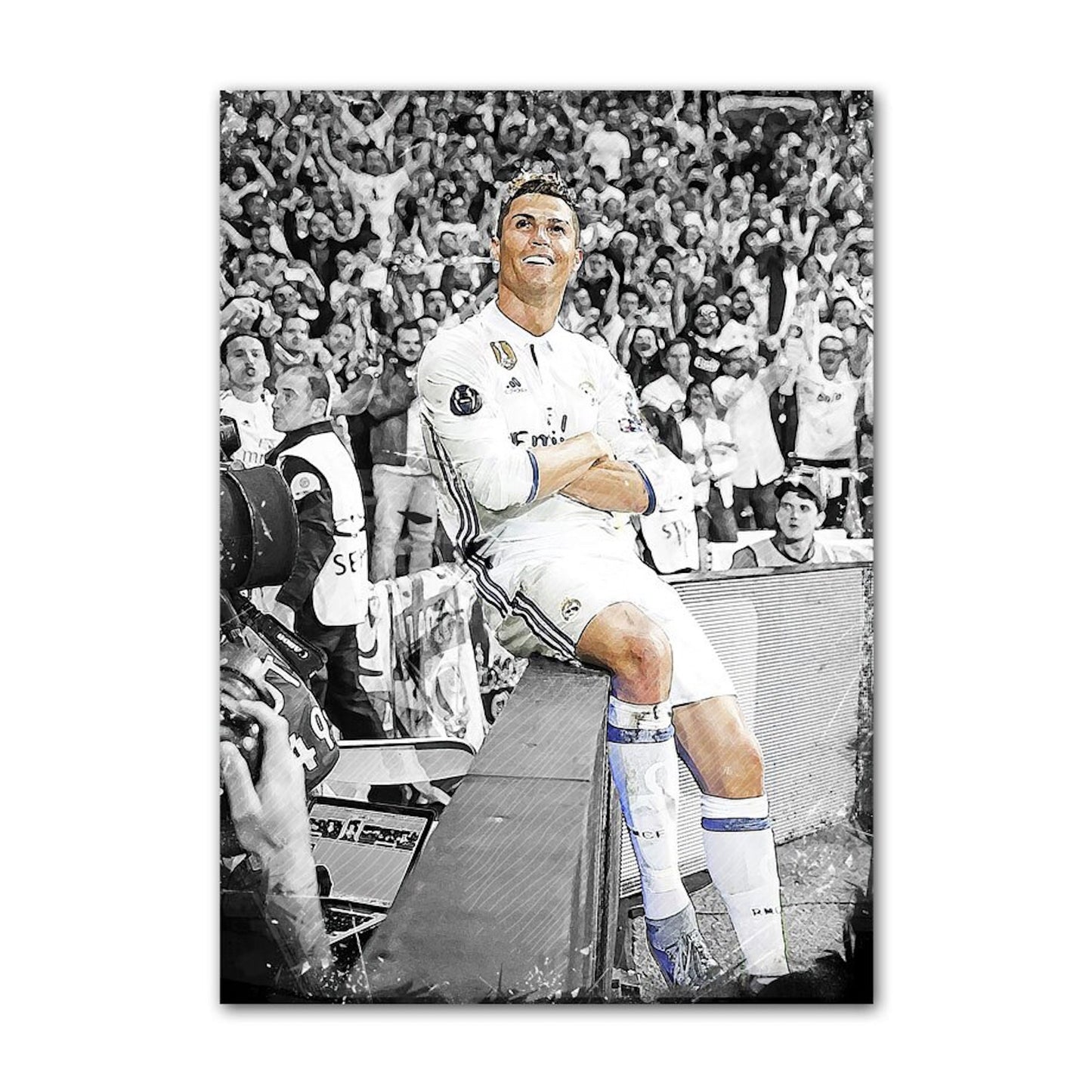 Poster Fußball Cristiano Ronaldo Jubel mit Pokal als Deko Print ohne Rahmen von justgoodmood zeigt Ronaldo entspannt in einer jubilierenden Pose, perfekt für inspirationaler Raumgestaltungen.