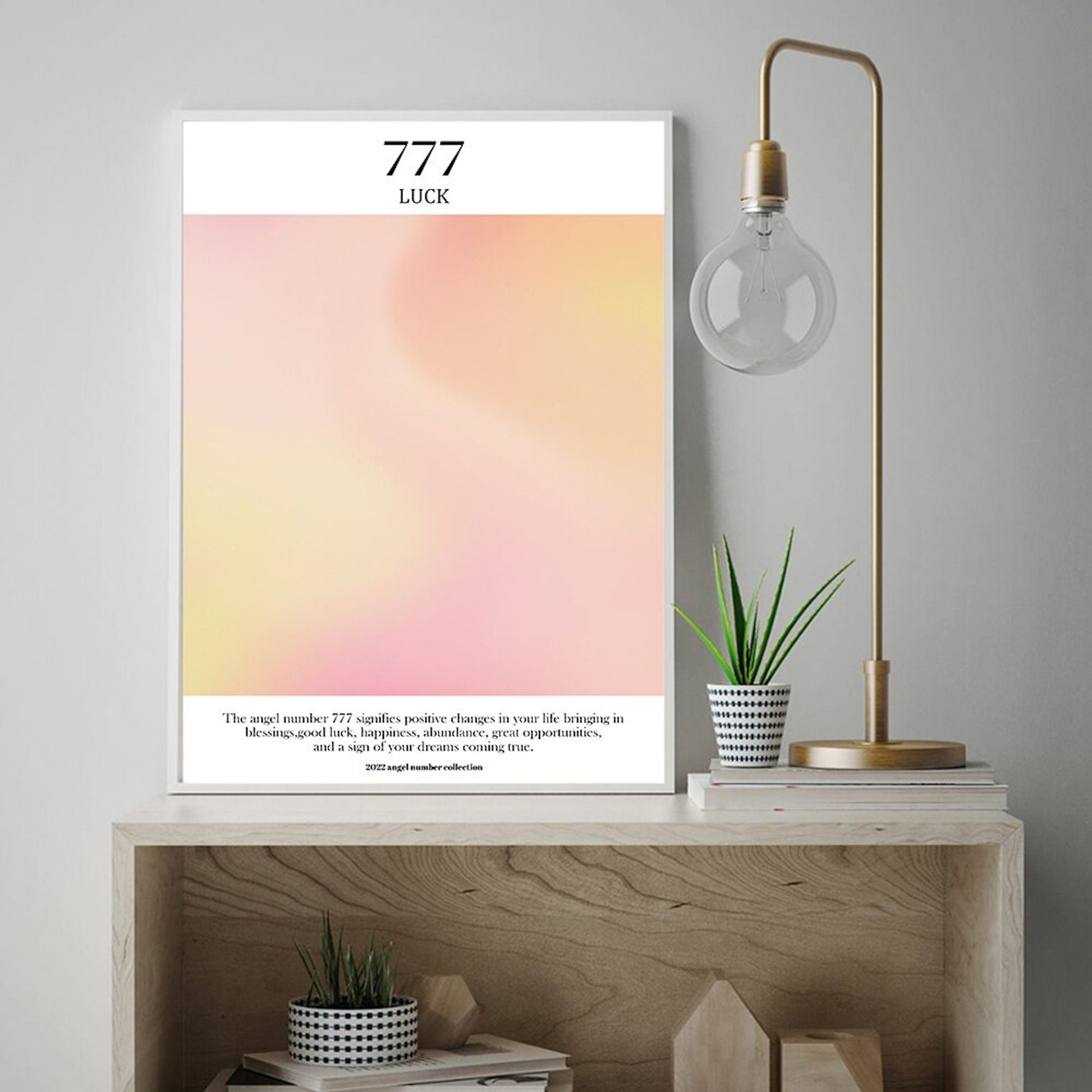 Wundervolles Poster '777 Luck' von justgoodmood, das positive Veränderungen und Glück symbolisiert und Ihre Wandgestaltung aufwertet.