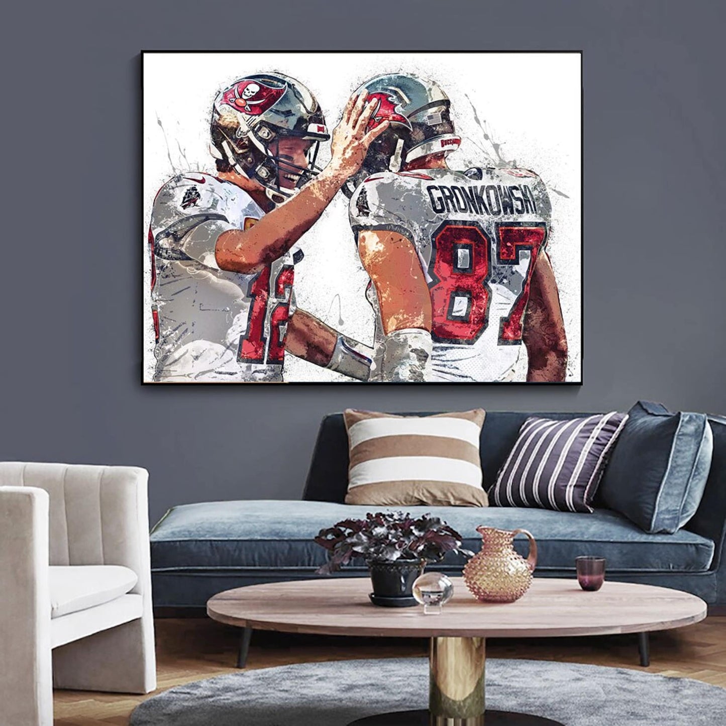 Stimmungsvolles Poster von Tom Brady und Rob Gronkowski in Aktion, ideal für Football-Fans. Deko-Element für Wohnzimmer oder Büro, von justgoodmood.
