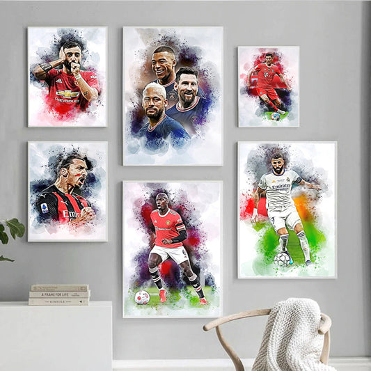 Faszinierendes Poster mit den berühmtesten Fußballspielern, darunter Messi, Mbappé und Neymar Jr. Bringen Sie mit diesem Deko Print von justgoodmood den aufregenden Fußballgeist in Ihr Zuhause! Ideal für Fans und als Geschenk.
