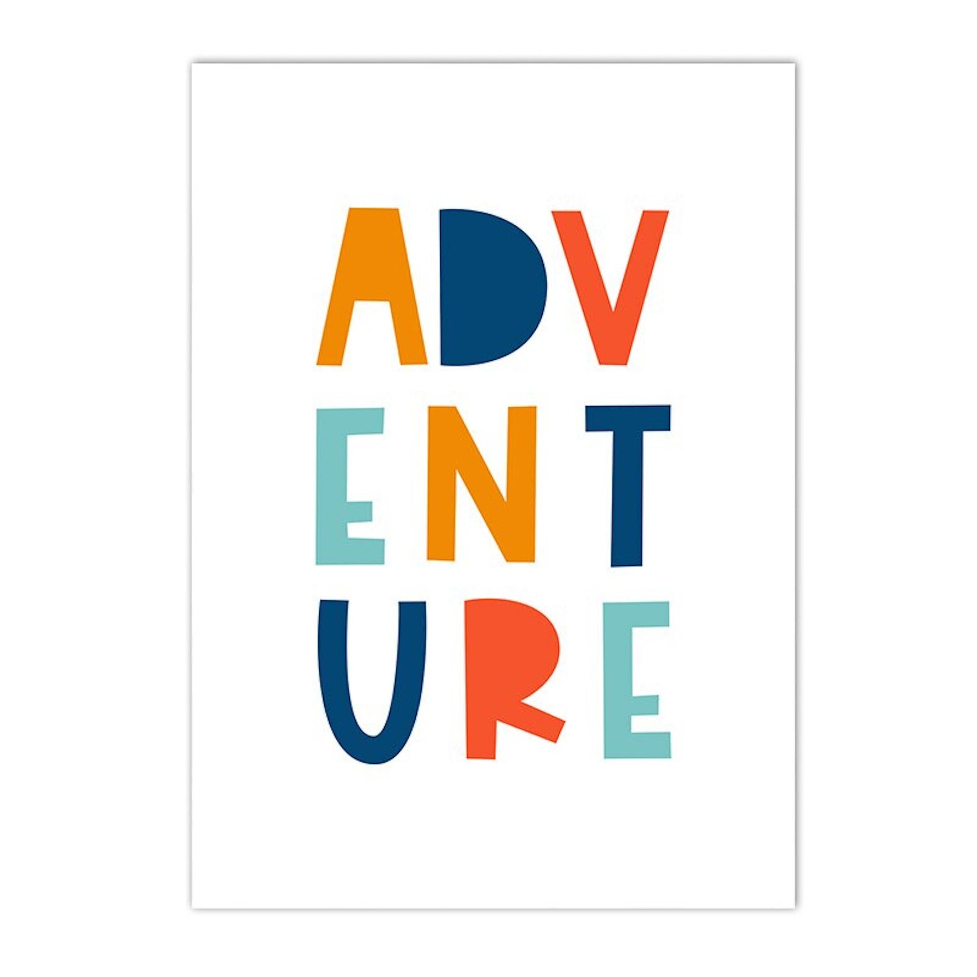 Kreatives Poster mit dem Wort "ADVENTURE" in bunten Buchstaben, ideal für die Wandgestaltung im Kinderzimmer von justgoodmood, Abenteuer für Kinder.