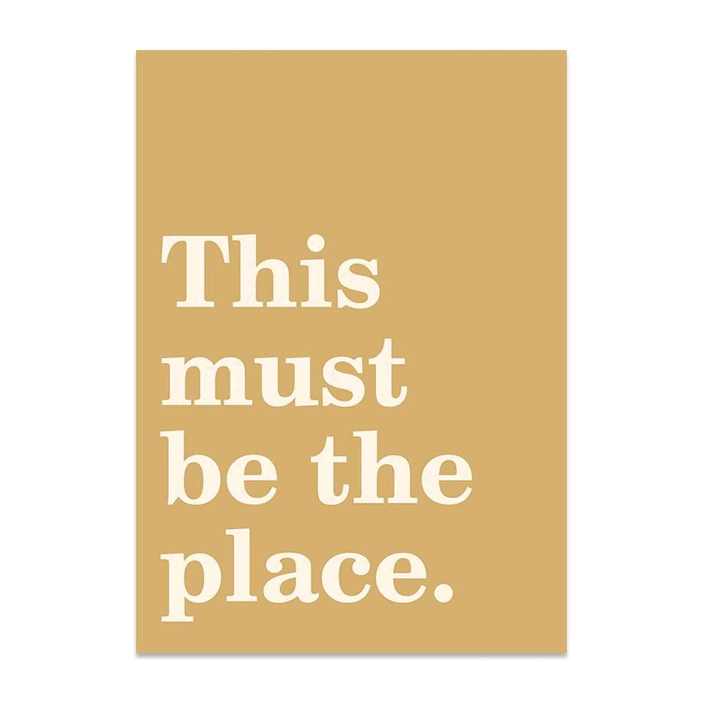 Minimalistisches Kunstplakat mit der Aufschrift "This must be the place", perfekt für jeden Raum, gestaltet von justgoodmood.