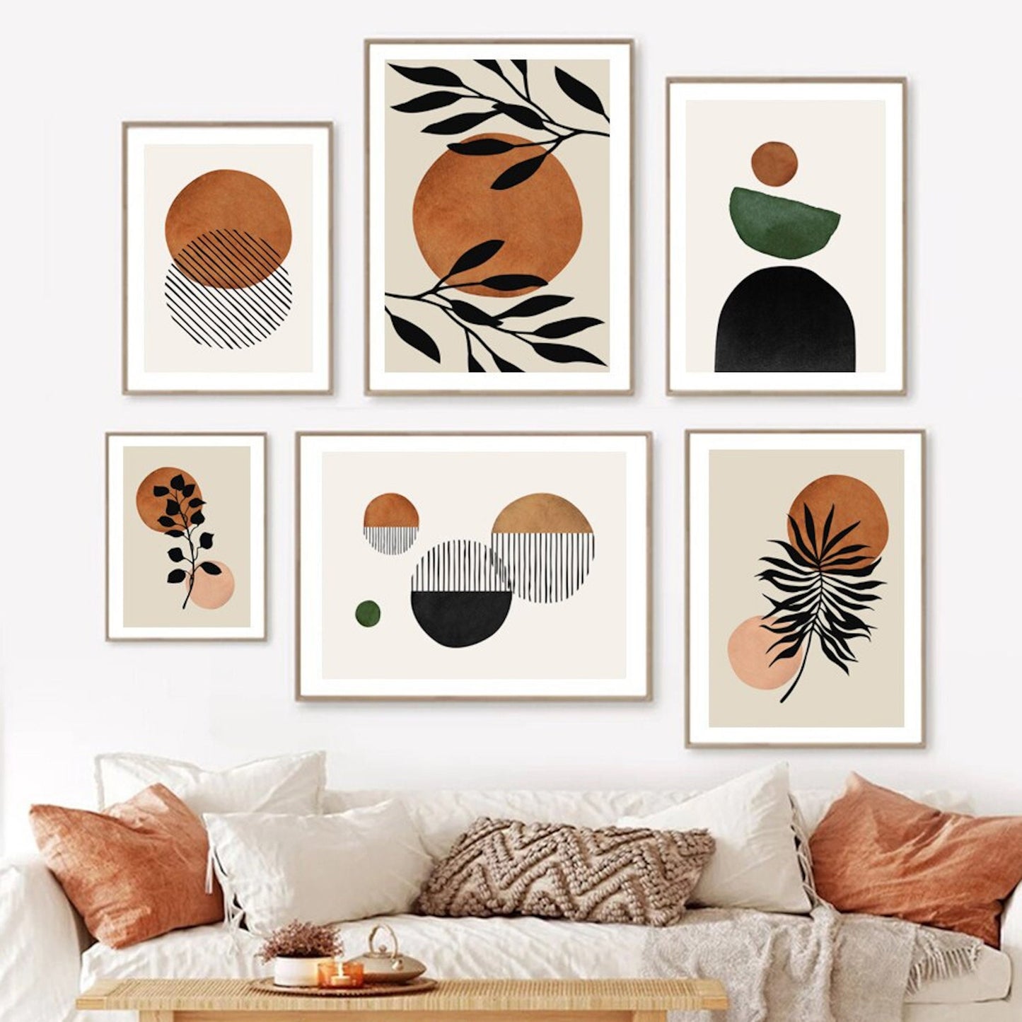 Bunte Boho Poster Darstellungen mit geometrischen Formen und Pflanzenmotiven als Deko Print ohne Rahmen von justgoodmood. Perfekt für gemütliche Wohnzimmer.