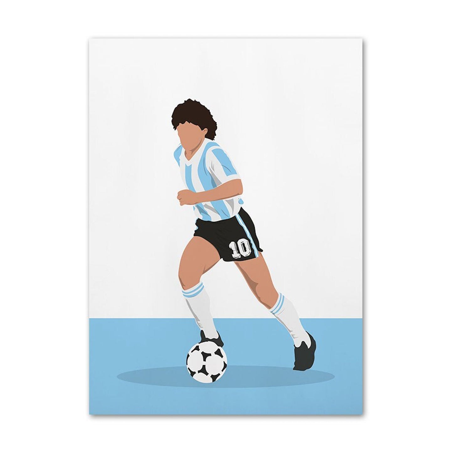 Stylisches Fußballposter von justgoodmood zeigt einen stilisierten Spieler im Argentinien-Trikot, der den Ball dribbelt. Ideal für Fußballfans und als Deko-Print ohne Gesicht, perfekt für jedes Zuhause.