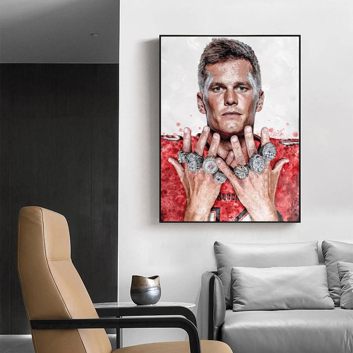Faszinierendes Poster von Football Superstar Tom Brady mit Champion-Ringen als Deko Print von justgoodmood, das jeden Raum in ein sportliches Ambiente verwandelt.