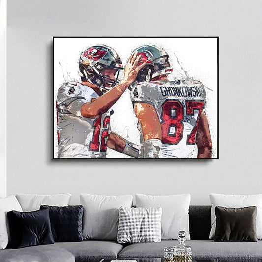 Fabelhaftes Poster von Tom Brady und Gronkowski, amerikanische Football Superstars, in stilvollem Wohnzimmerdesign von Justgoodmood.