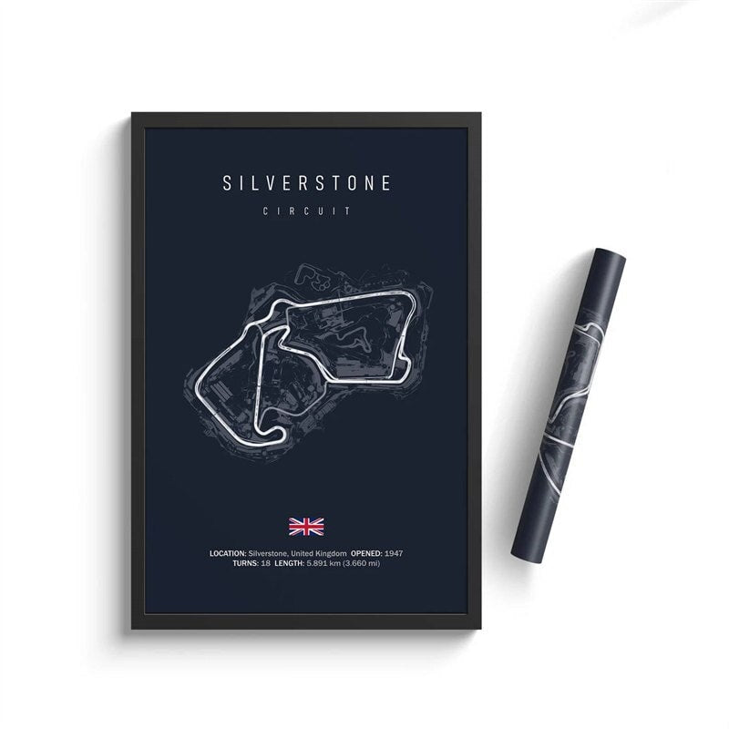 Poster des Silverstone Circuits für den Formel 1 Kalender 2024 von justgoodmood, markante Darstellung des legendären Rennkurses.