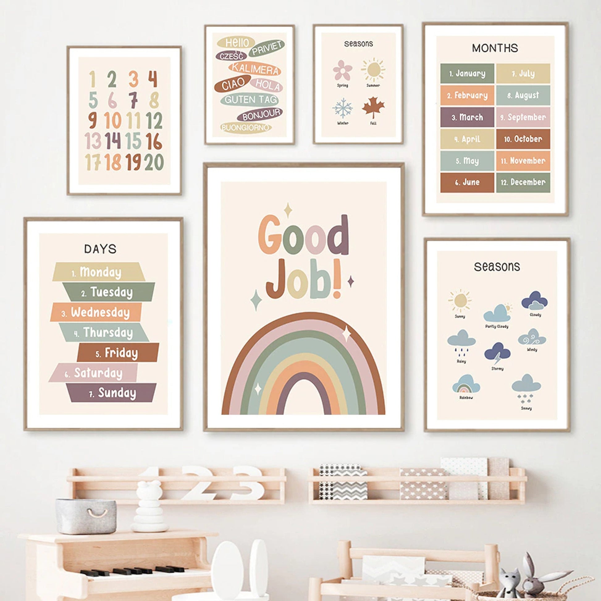 Kinder Zahlen Poster mit Wochentagen, Monaten, Jahreszeiten und dem Spruch 'Good Job!' von justgoodmood - fröhliche Wanddekoration für Kinderzimmer.