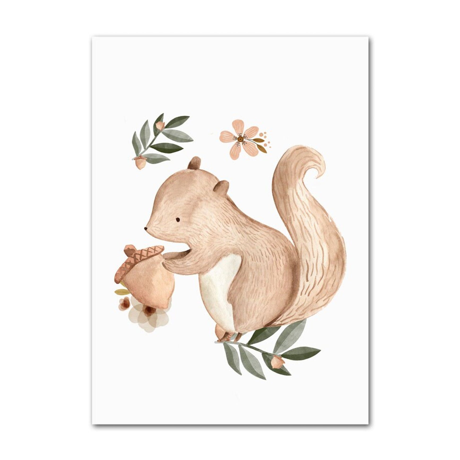 Niedliches Eichhörnchen mit einer Eichel, umgeben von Blumen und Blättern, für das Kinderzimmer Dekor von justgoodmood - Poster Kinder Tiere Regenbogen Sternschnuppe.
