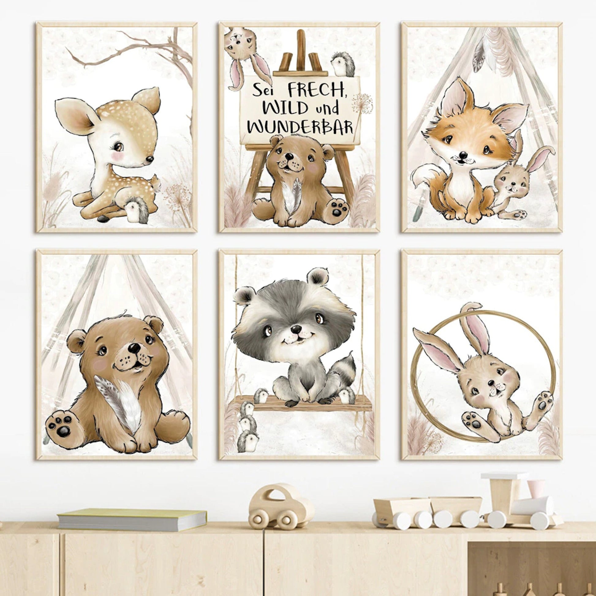 Bezauberndes Poster für das Kinderzimmer mit Tieren wie Bär, Reh, Fuchs und Hase, begleitet von dem Spruch 'Sei Frech, Wild und Wunderbar', idealer Wandschmuck von justgoodmood.