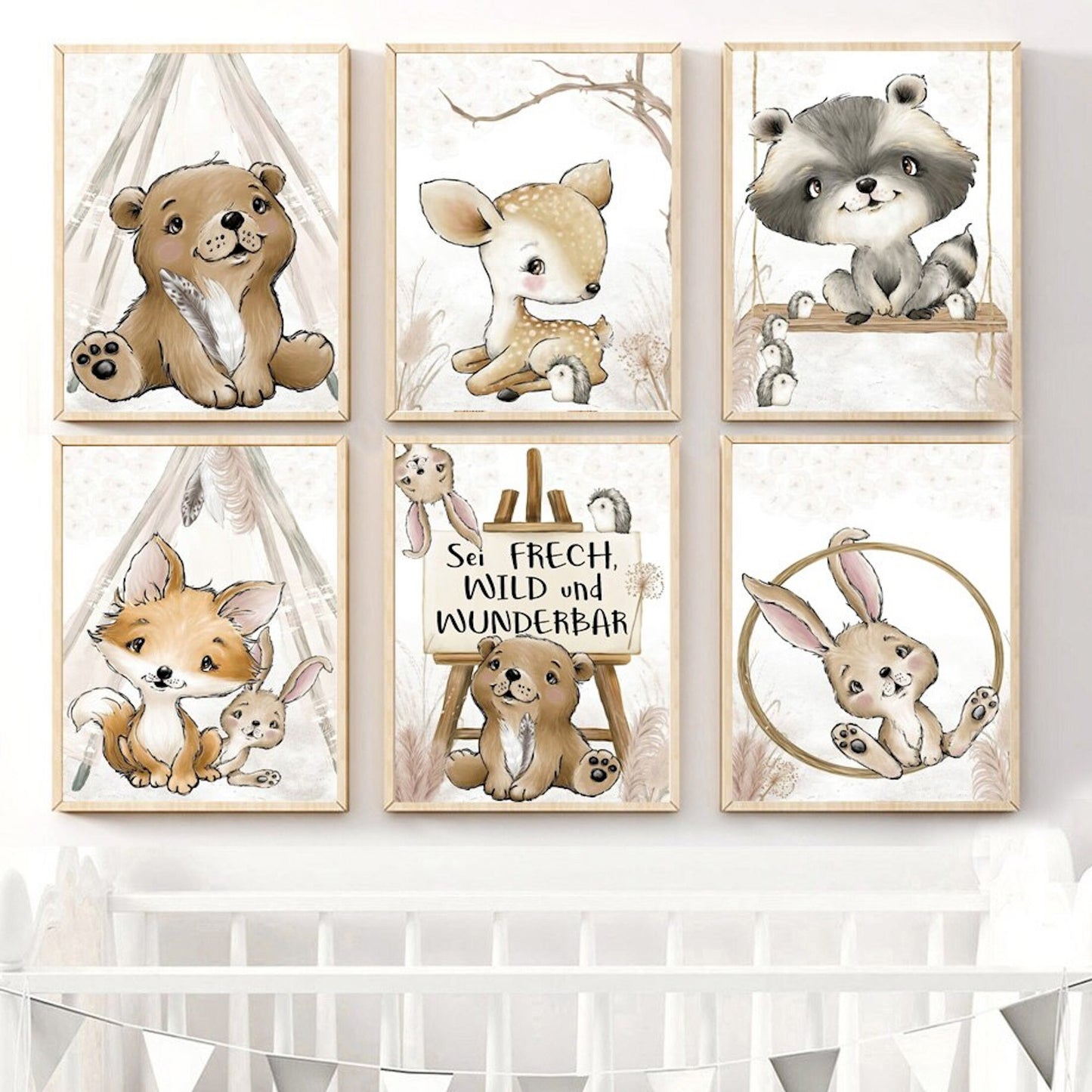 Verspieltes Kinderzimmer Poster mit Tieren und dem inspirierenden Spruch 'Sei Frech, Wild und Wunderbar', perfektes Deko Element für junge Räume, erhältlich bei justgoodmood.