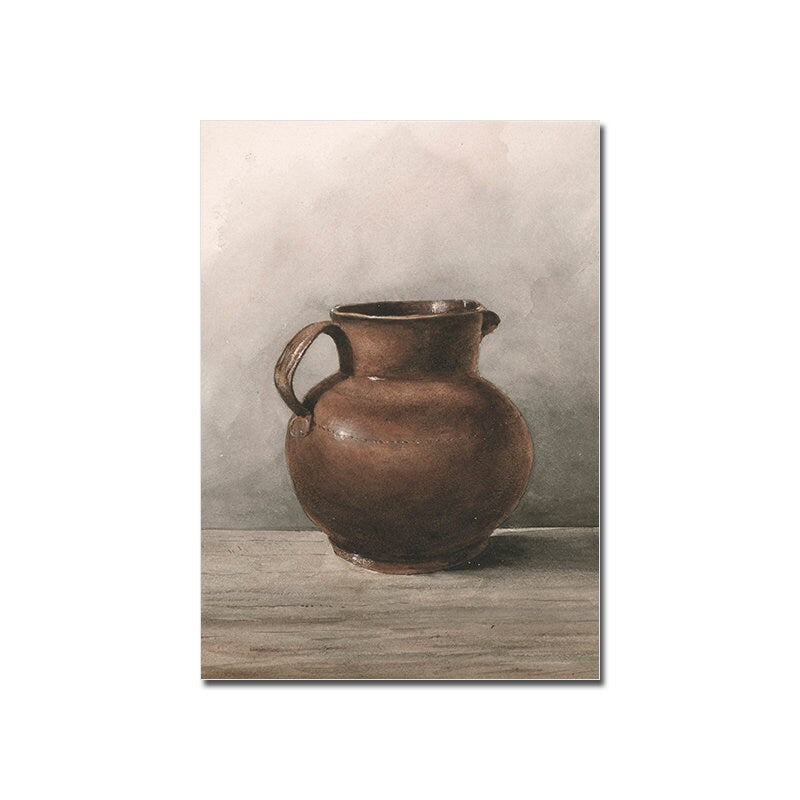 Wunderschönes Vintage Poster von justgoodmood, das einen stilvollen Tonkrug in sanften Erdtönen darstellt. Perfekt für rustikale Dekoration.