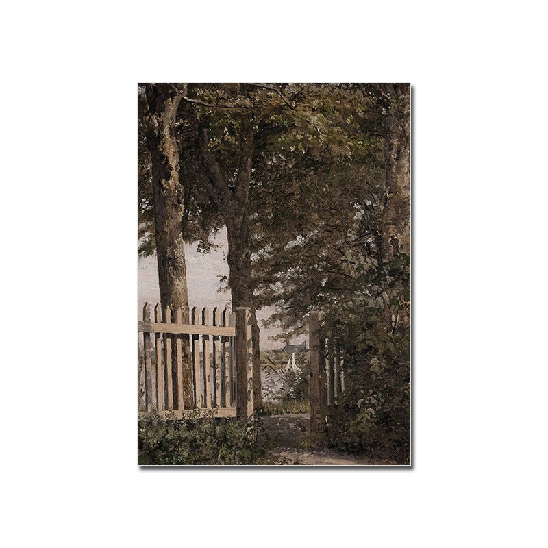 Idyllisches Motiv von justgoodmood: Ein einladender Gartenweg mit einem Holzlattenzaun, umgeben von Bäumen, ideal für ländliche Wandgestaltung. Poster Vintage Galerie Wand Kunst Set.