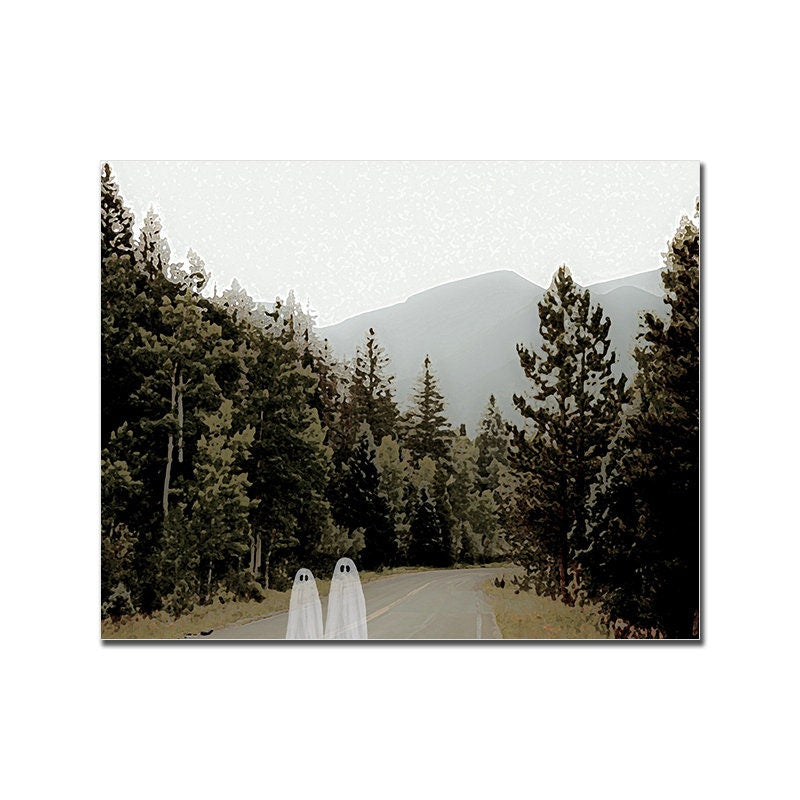 Einfrischendes Vintage Poster von justgoodmood mit Geistern auf einer Straße in der Natur, stilvolles Deko Print ohne Rahmen.