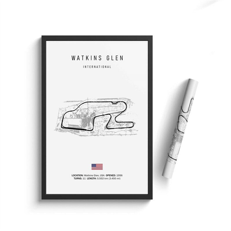 Beeindruckendes Poster Watkins Glen International von justgoodmood, zeigt die ikonische US-Rennstrecke, ein Muss für jeden F1-Fan.