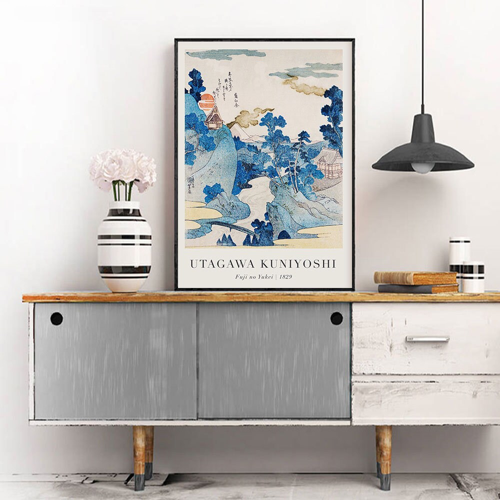 Poster von justgoodmood mit dem Titel 'Vintage Japanische Landschaft Abstrakte Meer Welle' in einem stilvollen Raum, präsentiert in einem Rahmen über einem Holzschrank, ergänzt von einem Vasenarrangement.