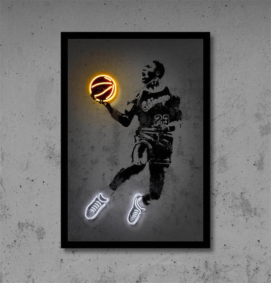 Poster eines Basketballspielers mit Neon Ball, stilvoll gedruckt ohne Rahmen, perfektes Deko-Element für jeden Raum, von justgoodmood.